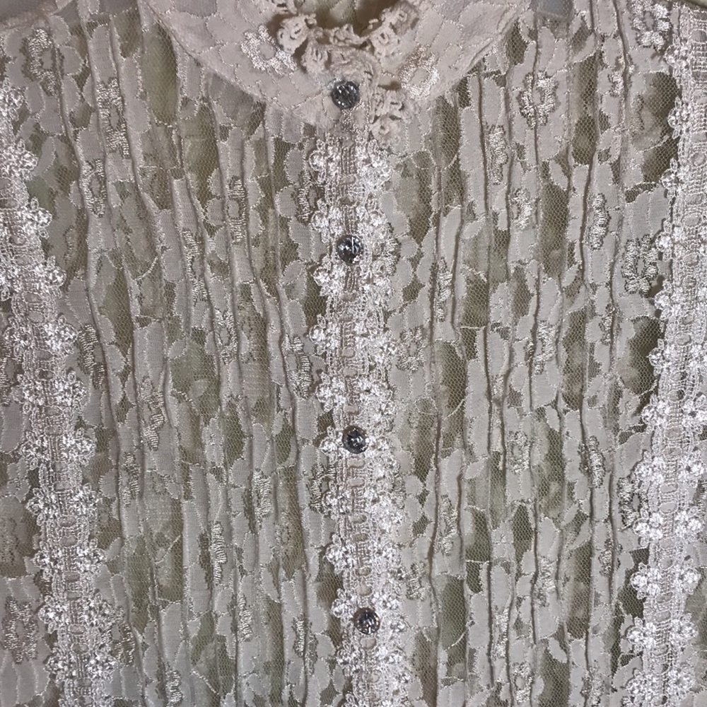 Ladies shabby chic top   Crystal buttons and lace make this top - Picture 2 of 9